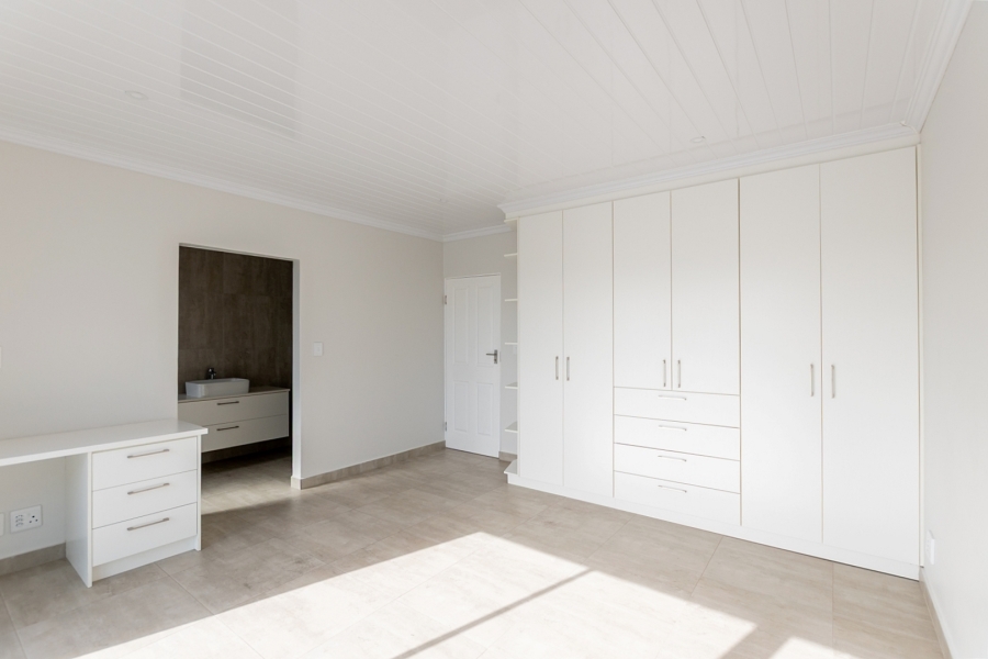 6 Bedroom Property for Sale in Myburgh Park Western Cape